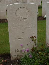 Etaples Military Cemetery - MacRae, Peter Nicholson